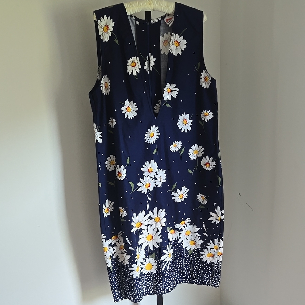 Sloppy Joes Sleeveless 100% Cotton Deep V Navy Daisy Print Shift Dress Size: L
